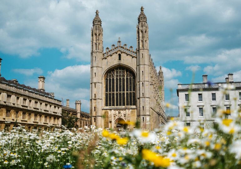 Universitatea Cambridge organizează cursuri de limba română