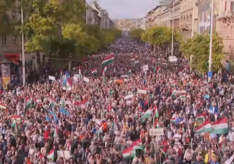 Mii de oameni, la două manifestații rivale în Budapesta. Orbán: Nu vom muri pentru Ucraina! Liderul opoziției: Țara e condusă prin frică (Video)