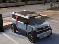 Dacia Hipster, pe străzile Parisului. Francezii au fost cuceriți: ”Cool și futurist, îmi place la nebunie!”