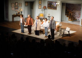 Antiportret de familie, Dragi părinți și Regina Mamă, trei spectacole de teatru, o temă universală