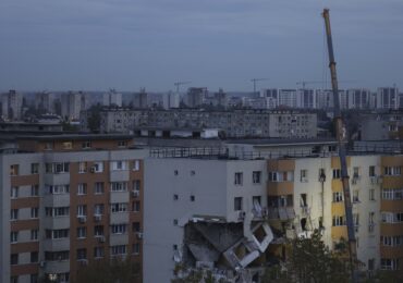 În aproximativ trei luni, locatarii blocului afectat de explozia din Rahova vor putea intra în apartamente să-și recupereze bunurile. Din păcate, nu toți