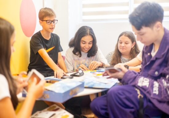 9 din 10 profesori spun că elevii sunt victime ale bullyingului. Salvați Copiii România deschide Centrul de Resurse Antibullying, hub de resurse dedicate copiilor, profesorilor și părinților