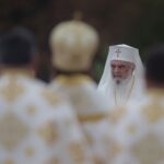 Pictura Catedralei Naționale, sfințită cu mare fast și puhoi de oficiali. Credincioșii de rând vor avea acces mai pe seară. Politicienii n-au scăpat de huiduieli (Galerie foto)