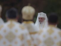 Pictura Catedralei Naționale, sfințită cu mare fast și puhoi de oficiali. Credincioșii de rând au primit voie să intre mai pe seară. Politicienii n-au scăpat de huiduieli (Galerie foto)