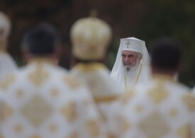 Pictura Catedralei Naționale, sfințită cu mare fast și puhoi de oficiali. Credincioșii de rând au primit voie să intre mai pe seară. Politicienii n-au scăpat de huiduieli (Galerie foto)