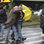 Un nou cod roșu în România. Zona unde vântul suflă cu peste 140 de kilometri la oră