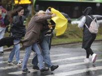 Caniculă de până la 37 de grade, apoi vijelii și grindină. ANM a emis șase avertizări meteo (Hărți)