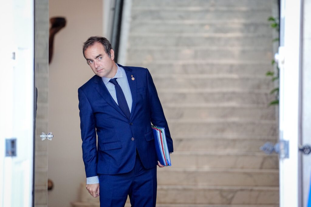Premierul Franței impune teste aleatorii antidrog în Guvern și la ministere