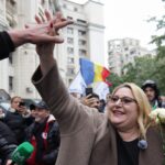 Diana Șoșoacă, baie de mulțime la Parchet (Galerie foto)