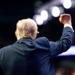 Discurs istoric rostit de Trump în parlamentul israelian, ovaționat minute în șir și întrerupt de un protest: Sfârșitul unui „lung coșmar” pentru israelieni și palestinieni