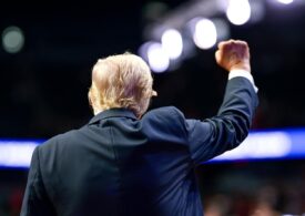 Discurs istoric rostit de Trump în parlamentul israelian, ovaționat minute în șir și întrerupt de un protest: Sfârșitul unui "lung coșmar" pentru israelieni și palestinieni