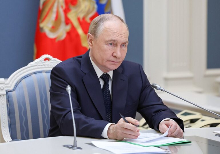 Rusia anunță că a testat rachete intercontinentale cu capacitate nucleară, într-un exercițiu supervizat direct de Putin