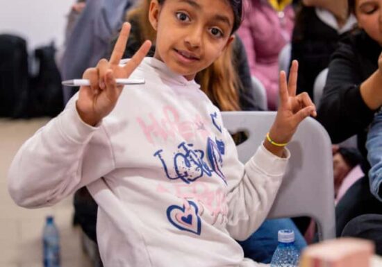 Fetele din România sunt expuse violenței în număr mai mare decât media din UE, rata de părăsire timpurie a școlii e mai mare în rândul fetelor