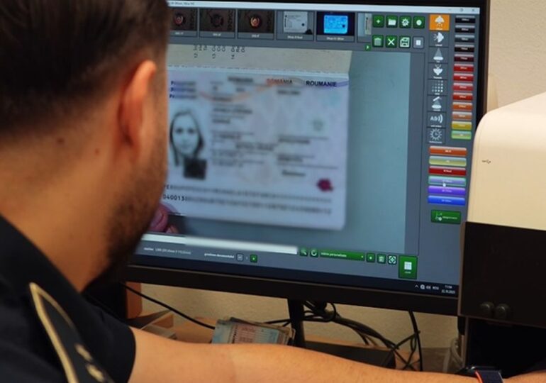 Val de documente false pe aeroportul Otopeni - polițiștii prind un caz la fiecare 2 zile