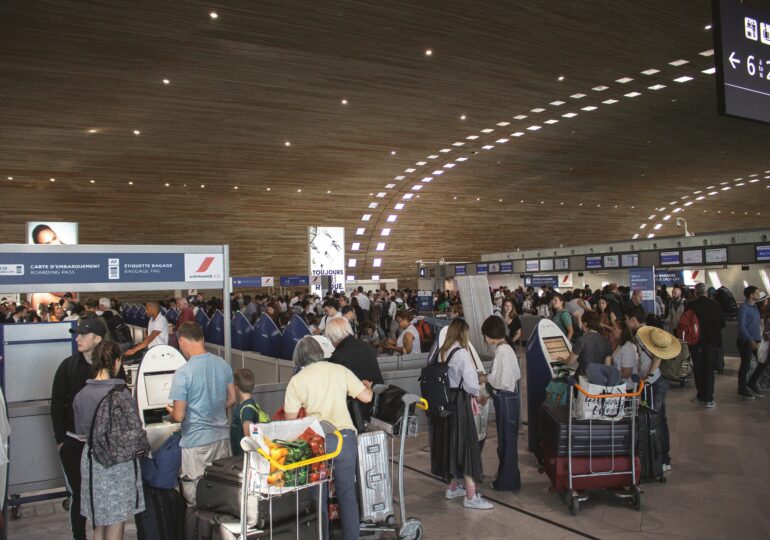 De duminică începe utilizarea în UE a sistemului automat de înregistrare la frontieră. Aeroportul din Sibiu, primul unde nu se mai pune ștampila