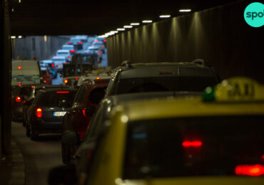 PMB vrea să scoată din trafic, 6 ore pe zi, mașinile de gunoi și de livrări. Ce spun liderii pieței de curierat