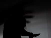 Livrator nigerian tâlhărit cu cuțitul, în București. Trei tineri, reținuți de poliție