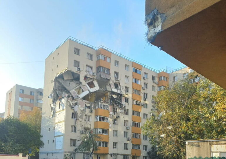 Powerful Blast Rocks Bucharest Building - 3 Dead, Risk of Total Collapse (Photos & Video)
