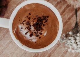 Efectele surprinzătoare pe care le are o cană de cacao pentru cei care stau prea mult jos