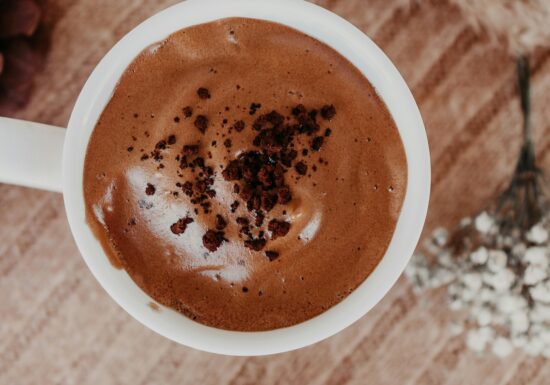 Efectele surprinzătoare pe care le are o cană de cacao pentru cei care stau prea mult jos