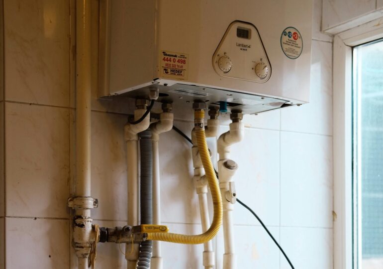 Orașul care miroase a gaz: panică la Mioveni după o eroare la stația Transgaz