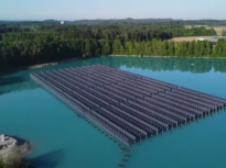 Prima centrală solară plutitoare verticală din lume a fost inaugurată în Germania (Video)