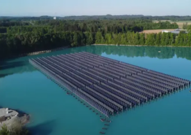 Prima centrală solară plutitoare verticală din lume a fost inaugurată în Germania