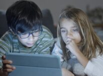Un avertisment pentru părinți: Când apar notele mici la școală, cauza e pe rețelele de socializare