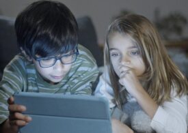 Un avertisment pentru părinți: Când apar notele mici la școală, cauza e pe rețelele de socializare