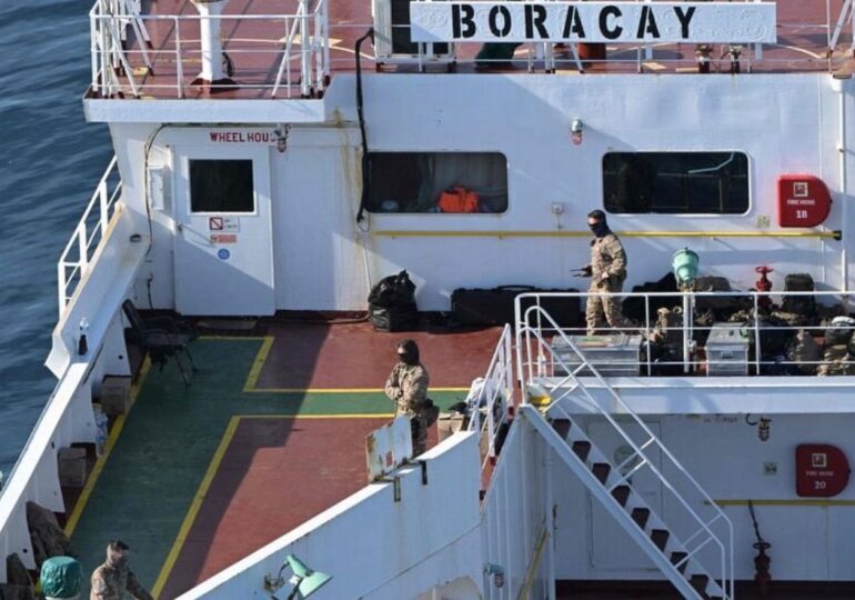 Militarii francezi au urcat la bordul unui petrolier din "flota fantomă" a Rusiei (Video)