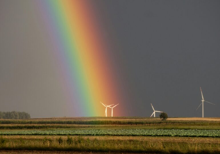 Energia regenerabilă depășește pentru prima dată cărbunele ca principală sursă de electricitate la nivel mondial
