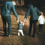 De câți bani are nevoie o familie cu doi copii pentru a trăi decent în 2025. Creștere cu peste 900 de lei față de anul trecut