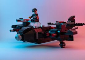 LEGO Classic versus LEGO Technic: două experiențe de construcție care îți provoacă creativitatea în moduri diferite