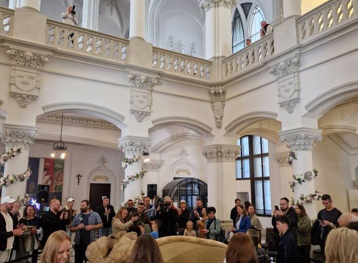 Una dintre cele mai vechi comori ale României, expusă la Palatul Culturii din Iași. ”Simți energia de acum 350.000 de ani”