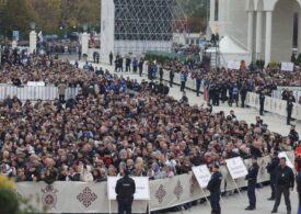 Mai mulți credincioși au încercat să forțeze intrarea în Catedrala Națională <span style="color:#990000;">UPDATE</span> Poziția BOR
