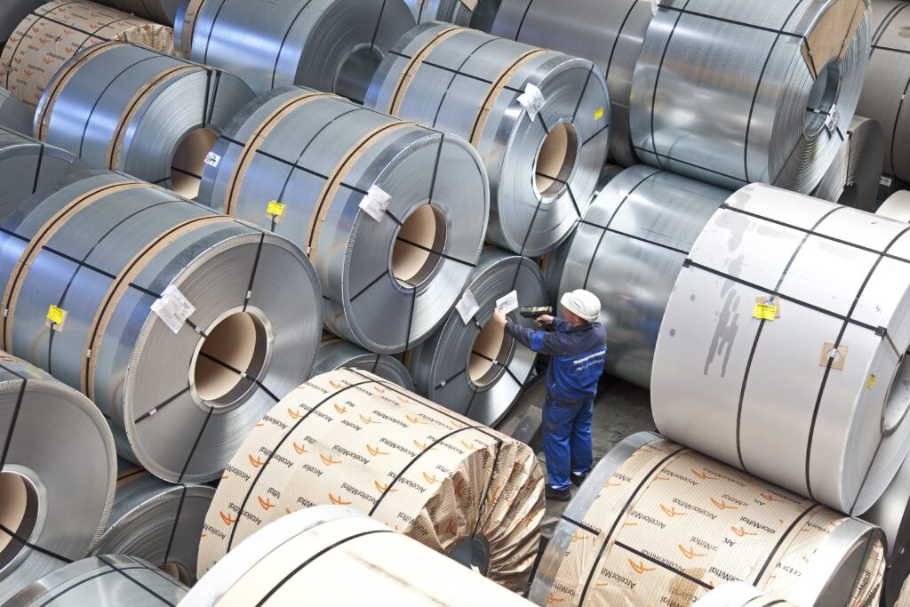 Salvați de oțelul ucrainean: ArcelorMittal Hunedoara repornește furnalele, iar cei 470 de angajați se întorc la lucru