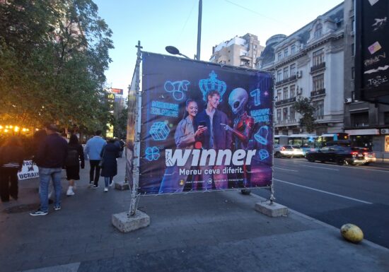Investigație Cum tolerează primăriile publicitatea ilegală chiar în buricul Bucureștiului. Panourile fac bani, vinovații se pierd printre hârtii