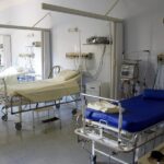 Nicușor Dan a promulgat legea prin care fiecare salon de spital trebuie să aibă buton de panică. Devin obligatorii camerele video în ATI și UPU