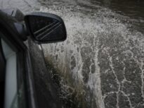 Ce ne aduce ciclonul peste România: Coduri galbene de furtună în weekend