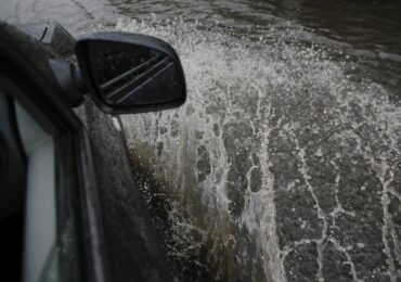 Vin ploi torențiale cu vijelie și grindină. Cod galben și la București