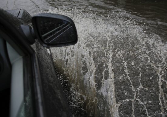 Ce ne aduce ciclonul peste România: Coduri galbene de furtună în weekend