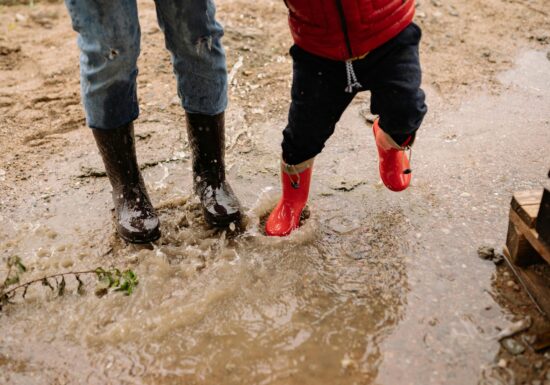 Cod galben și portocaliu de ploi, dar și viscol. 40 cm noi de zăpadă la munte, dar 10 grade la București