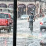 Record de precipitații: În următoarele 24 de ore va ploua de două ori mai mult decât într-o lună
