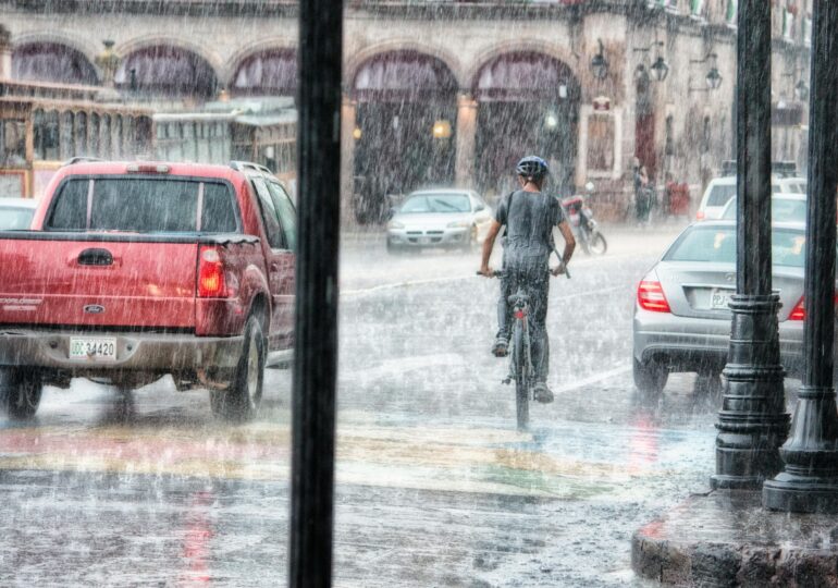 Record de precipitații: În următoarele 24 de ore va ploua cât în două luni