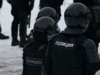 Bătaie cu lopeți și indicatoare rutiere pe străzile din Moscova (Video)
