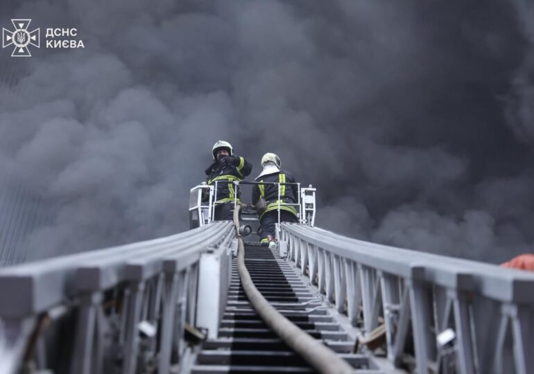 Ziua 1341 de război: Atac cu zeci de victime la Kiev. Lituania închide granița cu Belarus. Rusia anunță discuții cu SUA pentru o „soluție diplomatică”