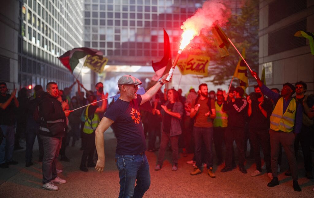 Calitatea ridicată a vieții în Europa devine din ce în ce mai greu de suportat. Franța se scufundă, Germania se clatină