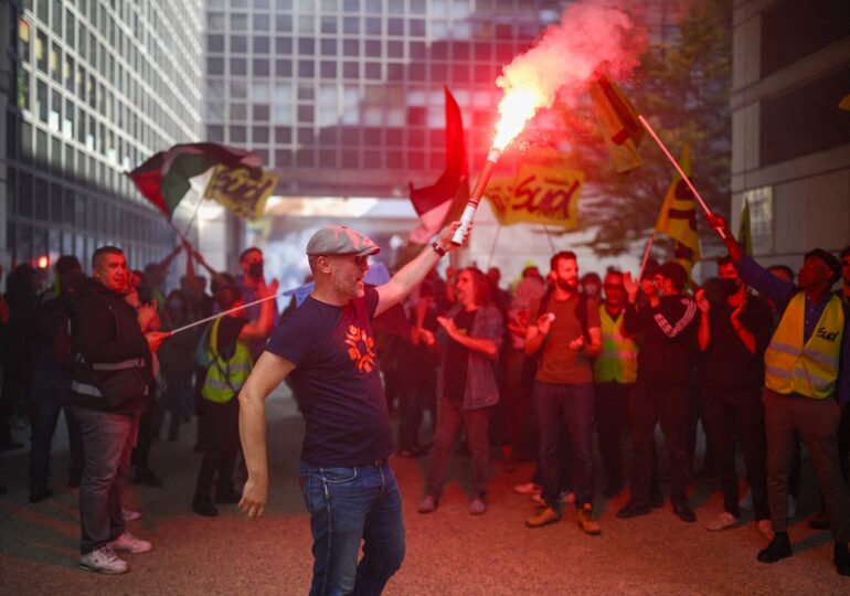 Calitatea ridicată a vieții în Europa devine din ce în ce mai greu de suportat. Franța se scufundă, Germania se clatină