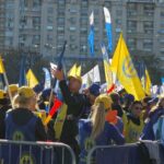 Mii de sindicaliști, aduși cu autocarele din țară, protestează la Guvern: „România, trezește-te!” (Galerie foto)