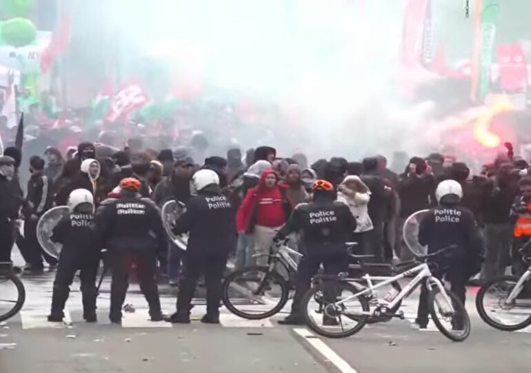 Belgia, paralizată de o grevă generală: Proteste violente la Bruxelles, zboruri anulate și transport blocat (Video)